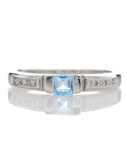 9ct White Gold Fancy Cluster Diamond Blue Topaz Ring 0.03 Carats
